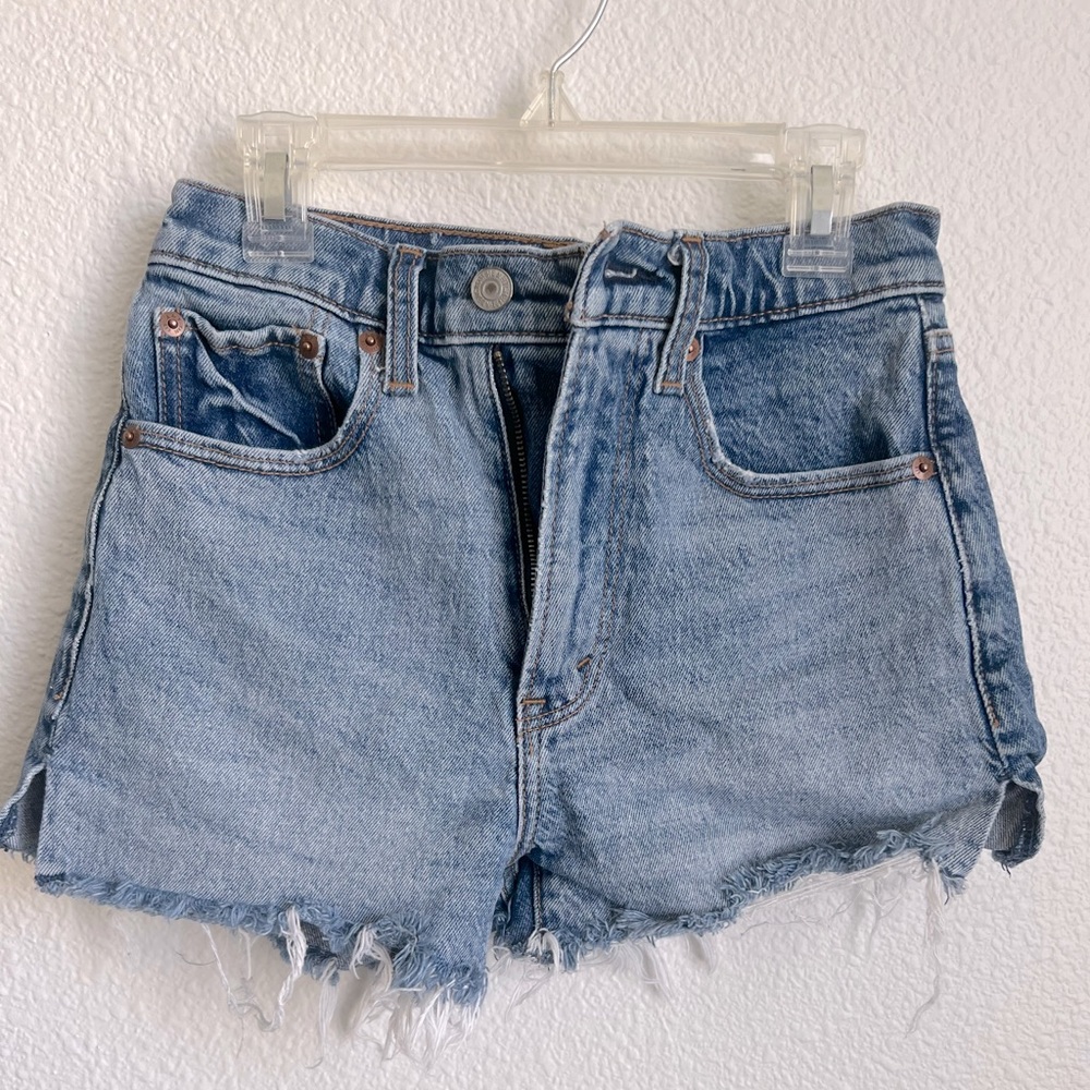 Abercrombie & Fitch - the mom short high rise 23